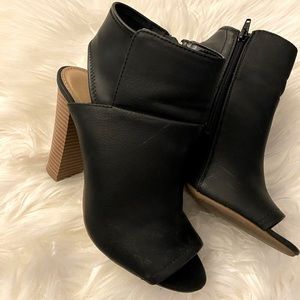 Express - Open/Peep Toe Faux Leather Heel - Black/Brown - Size 8